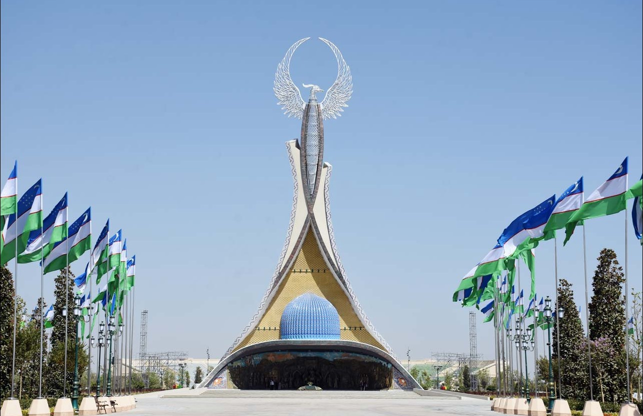 Ташкент на 3 дня. Монумент Хумо Ташкент. Парк новый Узбекистан монумент независимости. Парк новый Узбекистан в Ташкенте.